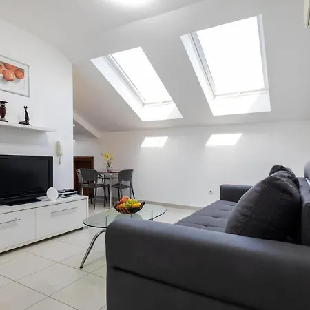 Stunning In With House Sea View Apartmán